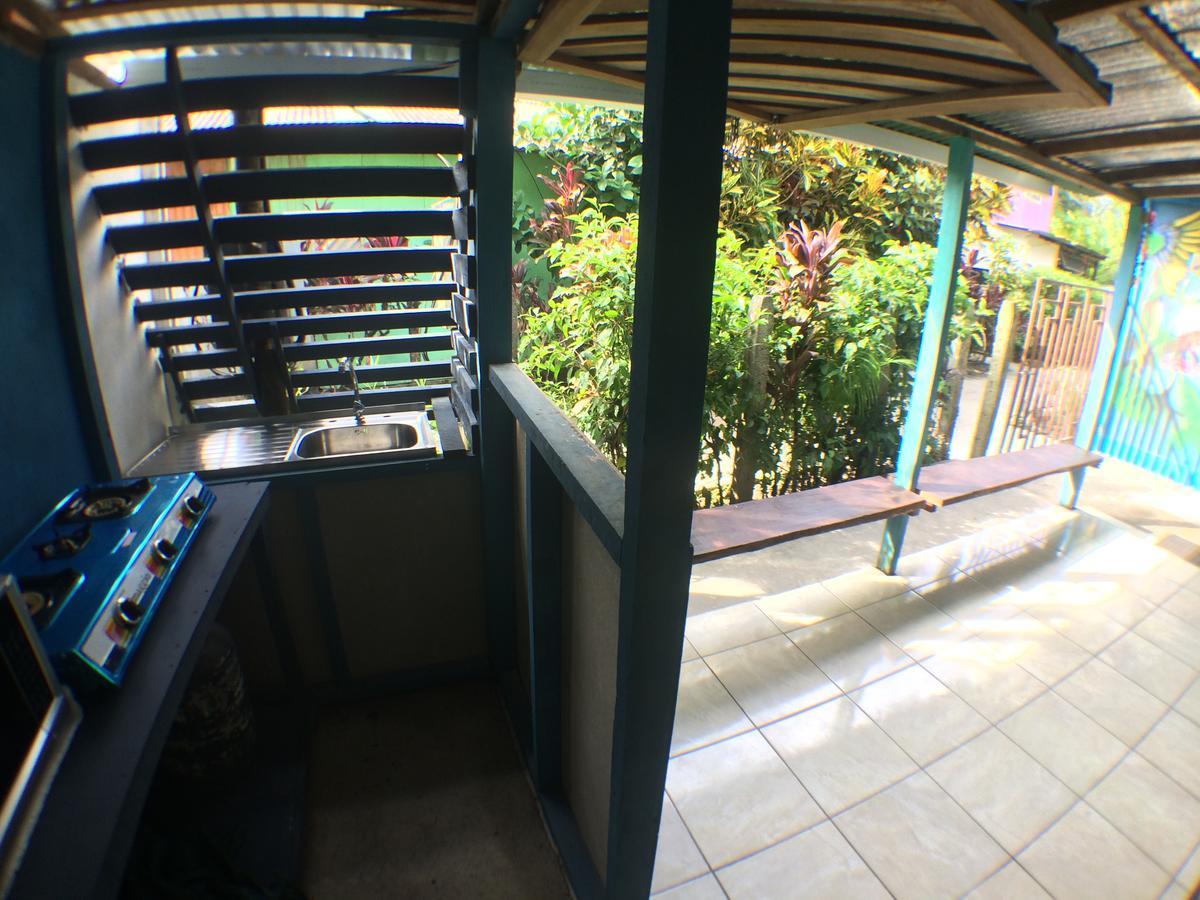 Green Macaw Hostel ตอร์ตูเกโร ภายนอก รูปภาพ